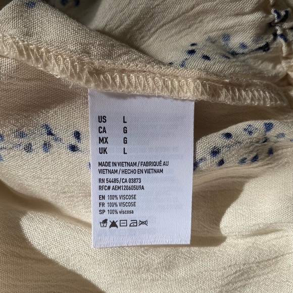 American Eagle off white/cream flowy longsleeve top with blue floral print - Picture 5 of 5